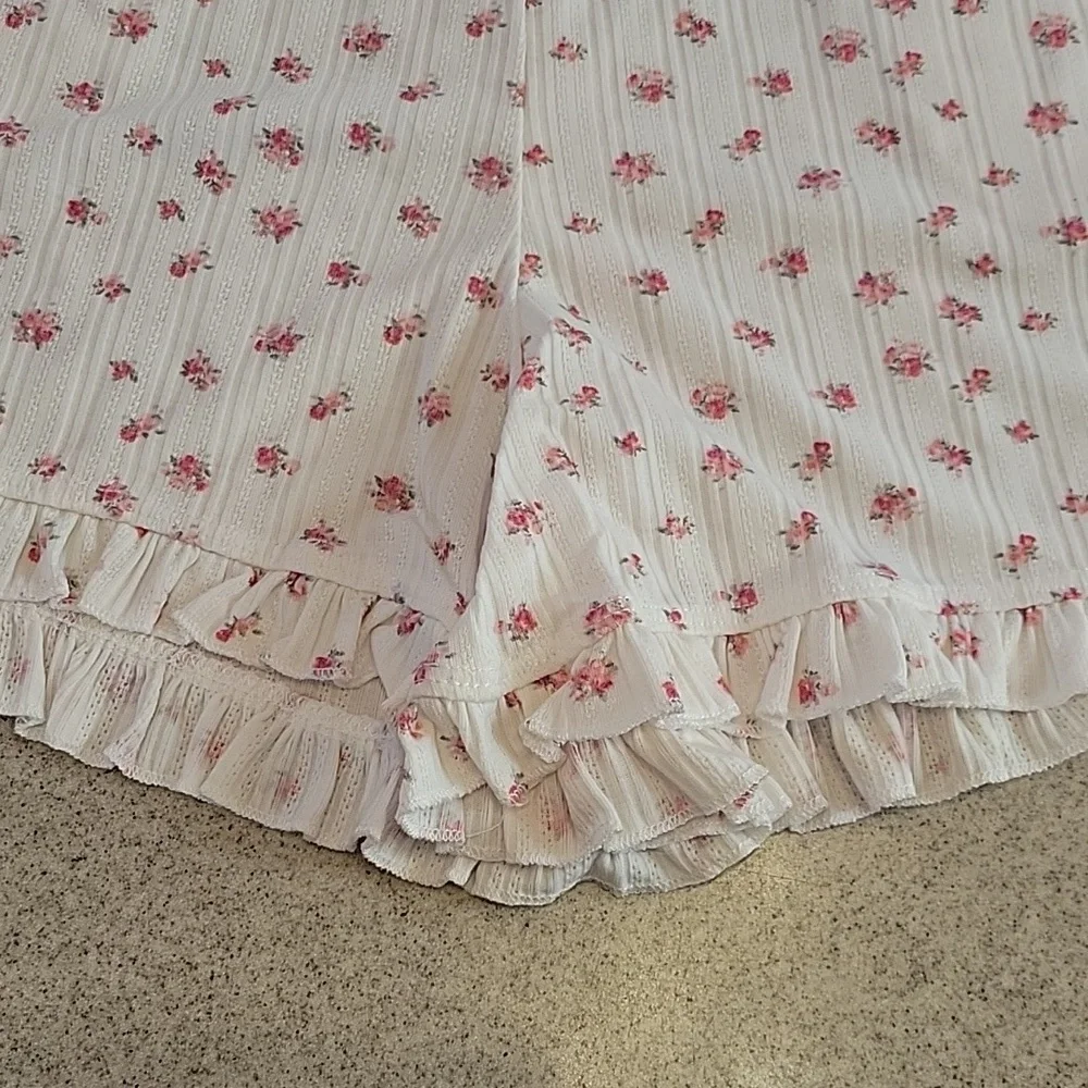 Better Together Floral Pajama Shorts With Ruffled Hem Size Small